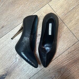 Kathryn Amberleigh Black Snake Embossed Pumps With Metal heels Size 6M
